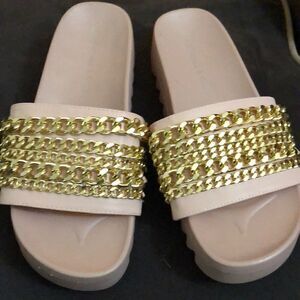 Kendall and Kylie pink slide on’s size8